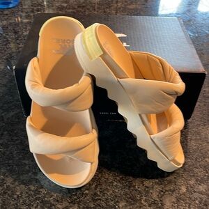 Sorel vibe twist slide